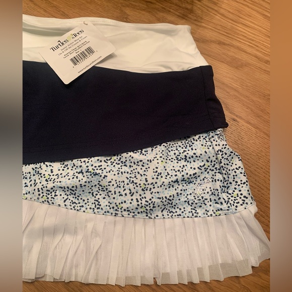 Tiered tennis/golf skort with matching sleeveless top - Picture 2 of 6